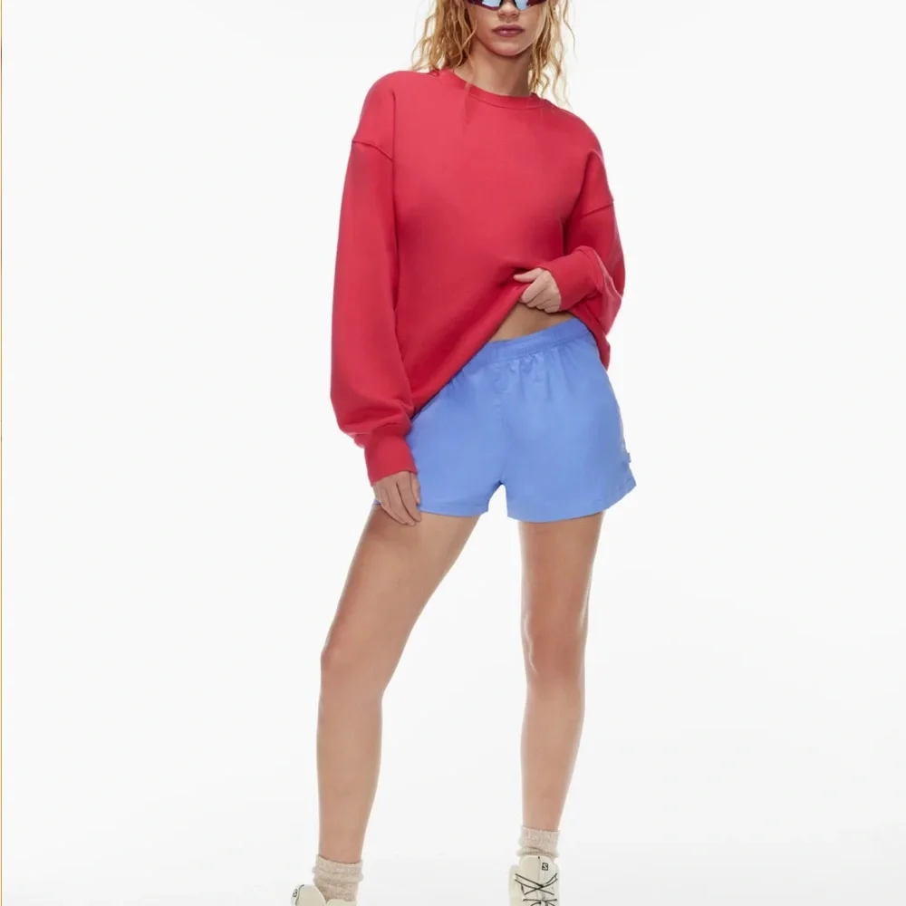 ARITZIA RUNNING SHORTS - Picture 3 of 3
